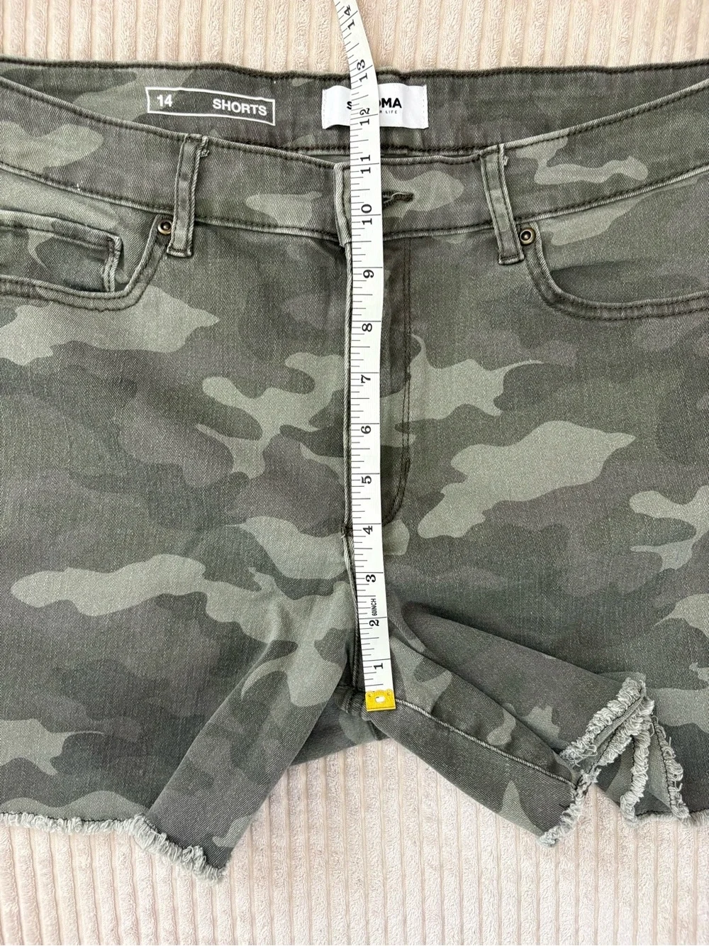 Sonoma Olive Camo Frayed-Hem Denim Shorts Size 14 - Picture 4 of 6
